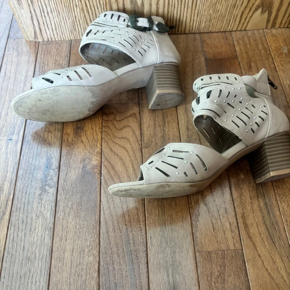 Women’s heels size 8 - Picture 8 of 8